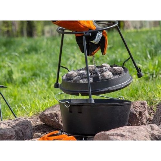 https://team-outdoors.eu/image/cache/catalog/Petromax%20/Stove/Petromax%20DUtch%20Oven%20Lid%20Holder1-550x550w.JPG